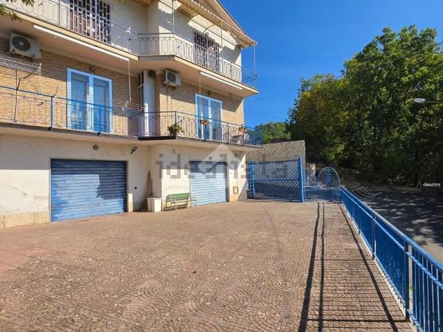 Appartamento in vendita di 100 m² in Via Capriozzi, 3