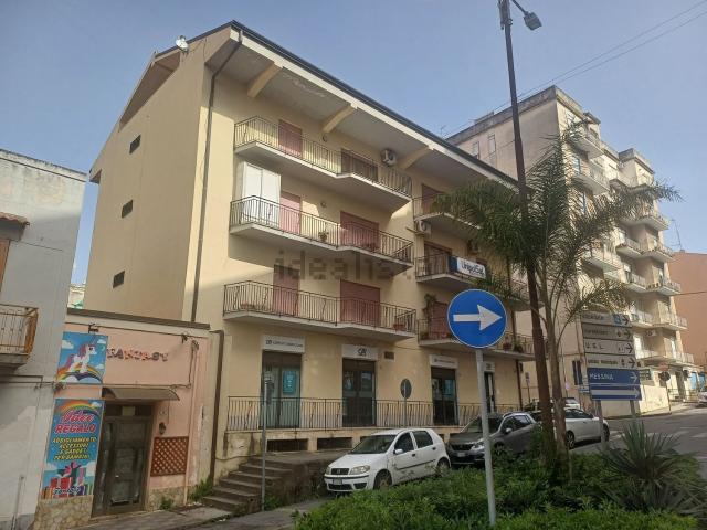 Appartamento in vendita di 100 m² in Via Carlo Cattaneo, 5