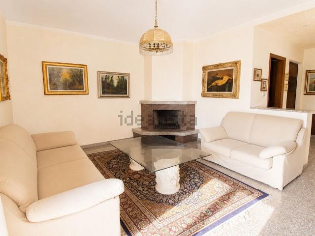 Appartamento in vendita di 100 m² in Via Cesare Battisti