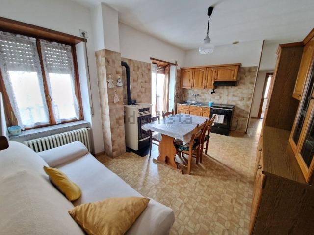 Appartamento in vendita di 100 m² in Via Cesare Battisti