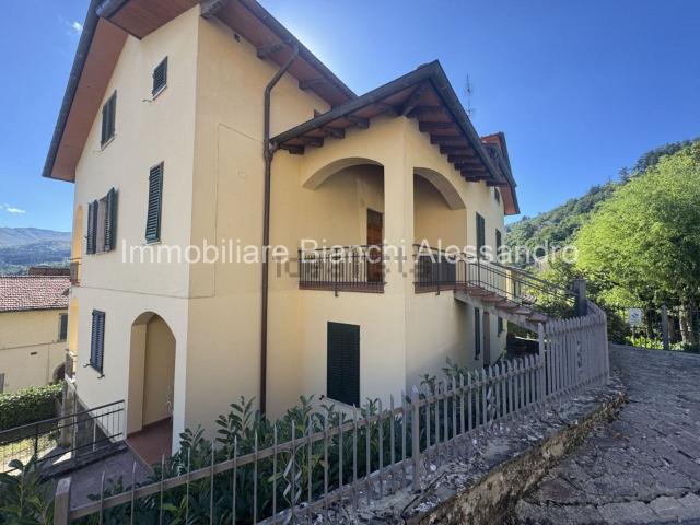 Appartamento in vendita di 100 m² in Via Croce Vecchia