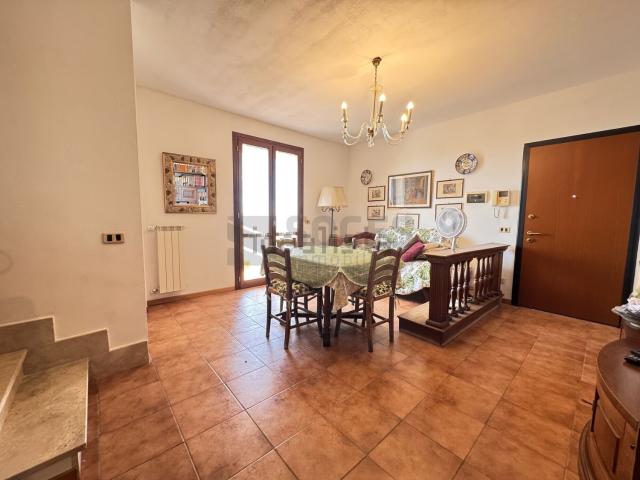 Appartamento in vendita di 100 m² in Via Achille Grandi