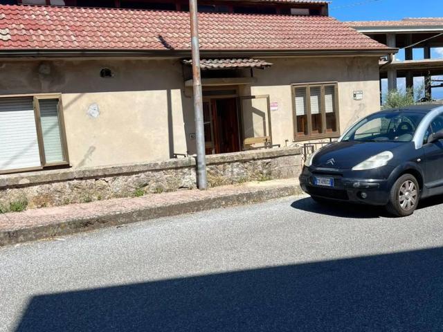 Appartamento in vendita di 100 m² in Via Adua