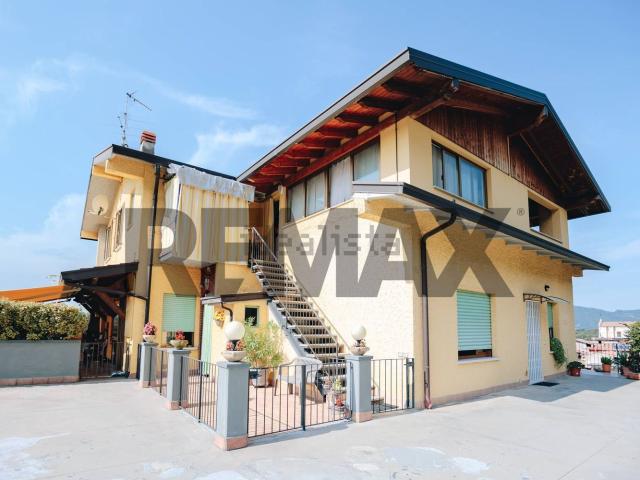 Appartamento in vendita di 100 m² in Via Alcide de Gasperi, 74