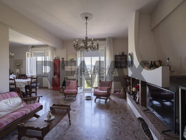 Appartamento in vendita di 100 m² in Via Alcide De Gasperi, 9