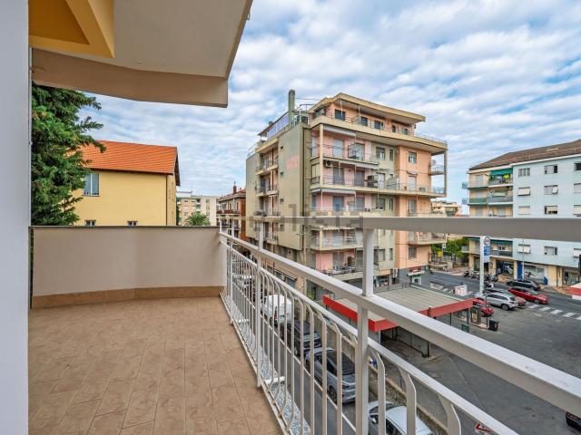 Appartamento in vendita di 100 m² in Via Alessandro Manzoni
