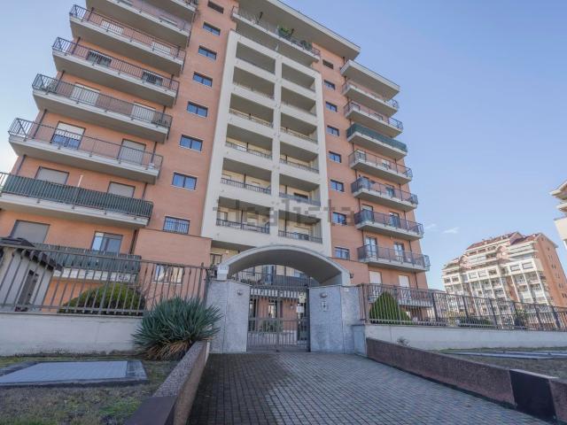 Appartamento in vendita di 100 m² in Via Alfonso Badini Confalonieri, 47