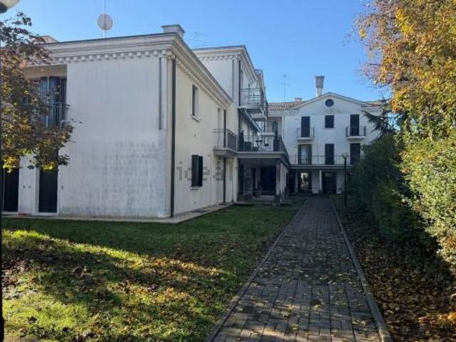 Appartamento in vendita di 100 m² in Via Allessandro Manzoni, 27