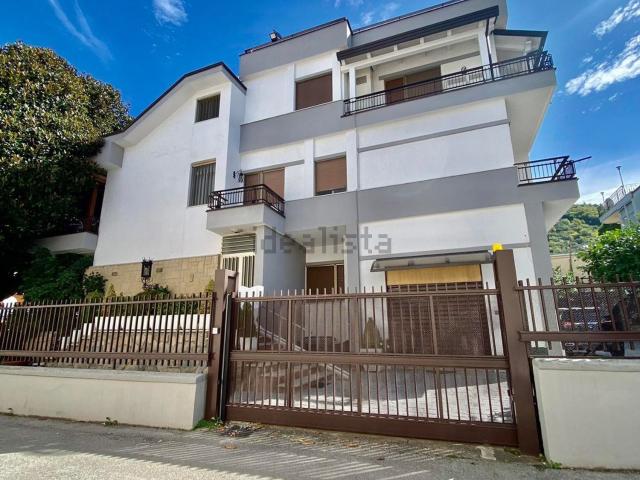 Appartamento in vendita di 100 m² in Via Bottiglieri, 14