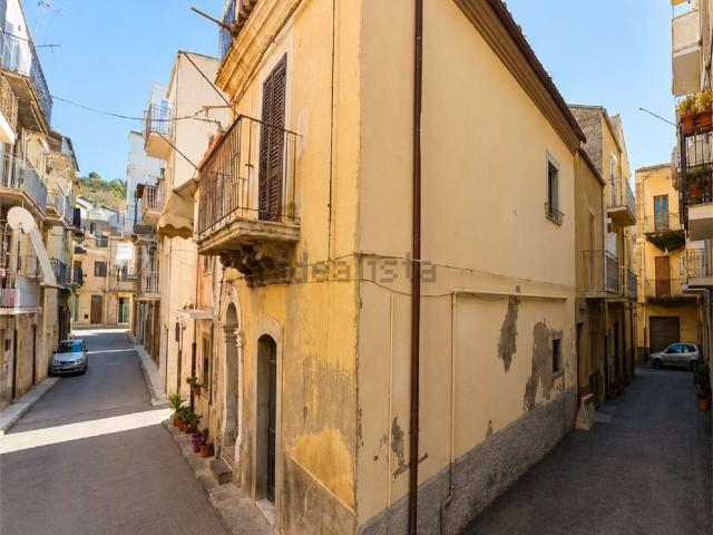 Appartamento in vendita di 100 m² in Via Bellaguglia, 18