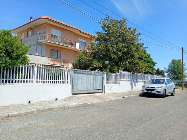 Appartamento in vendita di 100 m² in Via Brembo, 61