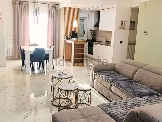 Appartamento in vendita di 100 m² in Via Gerard Rholfs, 15