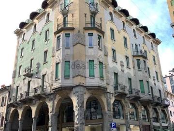 Appartamento in vendita di 100 m² in Via Giuseppe Bernascone, 18