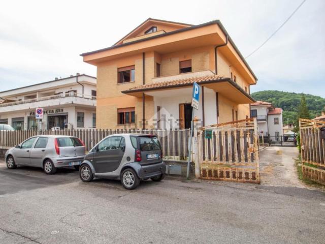 Appartamento in vendita di 100 m² in Via Don Mario D&apos Aquilio, 87