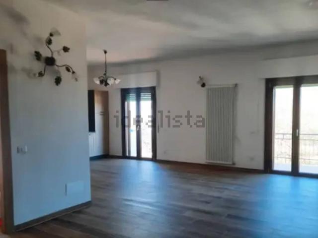Appartamento in vendita di 100 m² in Via Dante Alighieri