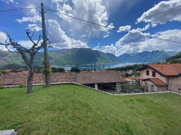 Appartamento in vendita di 100 m² in Via degli Alpini, 1