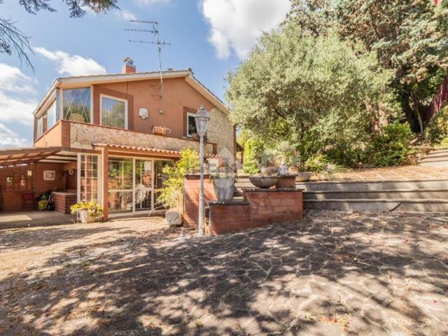 Appartamento in vendita di 100 m² in Via dei Castagni, 48