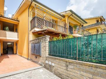 Appartamento in vendita di 100 m² in Via dei Costaroni, 79