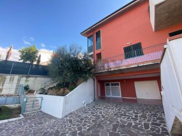 Appartamento in vendita di 100 m² in Via Dei Gladioli, 11