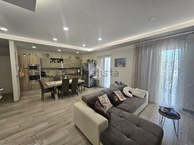 Appartamento in vendita di 100 m² in Via dei Pettirossi, 4