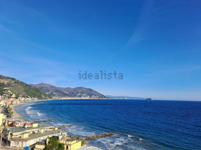 Appartamento in vendita di 100 m² in Via dei Pini, 8