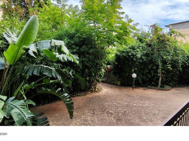 Appartamento in vendita di 100 m² in Via del Bosco