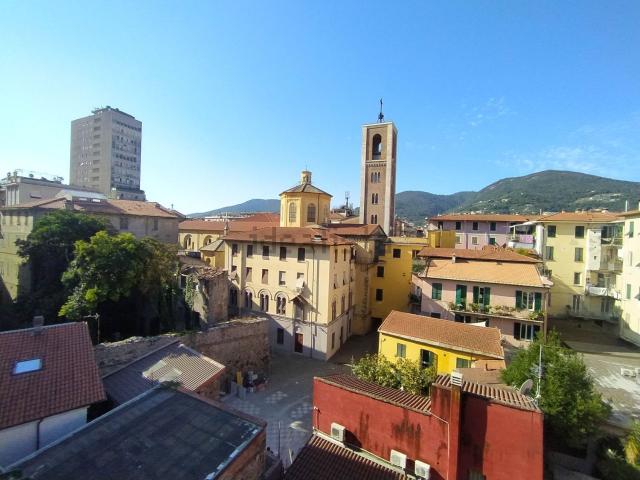 Appartamento in vendita di 100 m² in Via del Prione, 200
