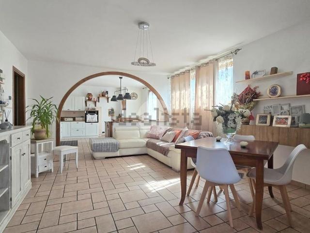 Appartamento in vendita di 100 m² in Via della Spina, 104
