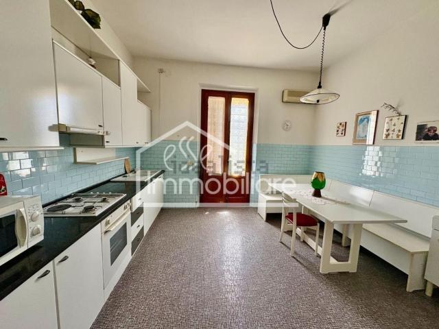Appartamento in vendita di 100 m² in Via della Vergine, 23