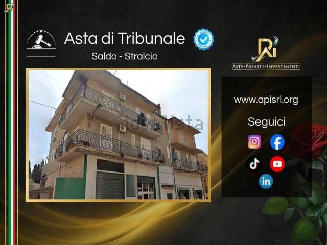 Appartamento in vendita di 100 m² in Via delle Scuole, 50