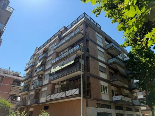 Appartamento in vendita di 100 m² in Via delle Sirene, 34