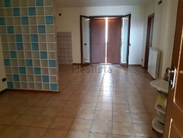 Appartamento in vendita di 100 m² in Via delle Regioni, 23