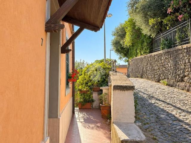 Appartamento in vendita di 100 m² in Via delle Vascarelle, 7