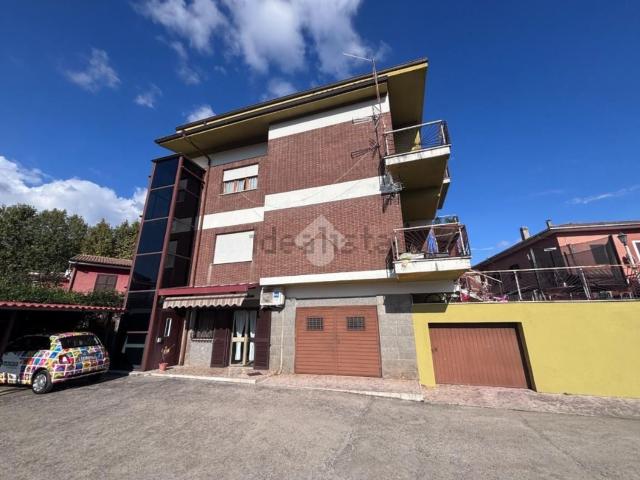 Appartamento in vendita di 100 m² in Via di Valle Onica, 4