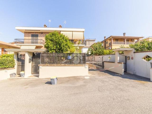 Appartamento in vendita di 150 m² in Via di Vermicino, 60
