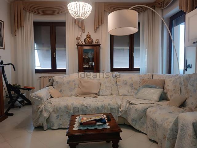 Appartamento in vendita di 100 m² in Via E. Curiel, 13
