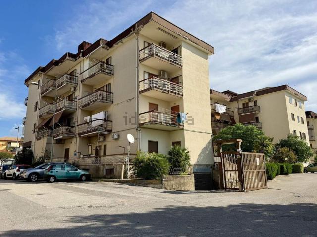 Appartamento in vendita di 100 m² in Via E. Sereni, 1