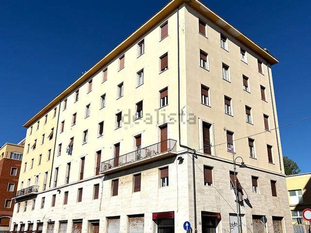 Appartamento in vendita di 100 m² in Via Enrico Cialdini, 33