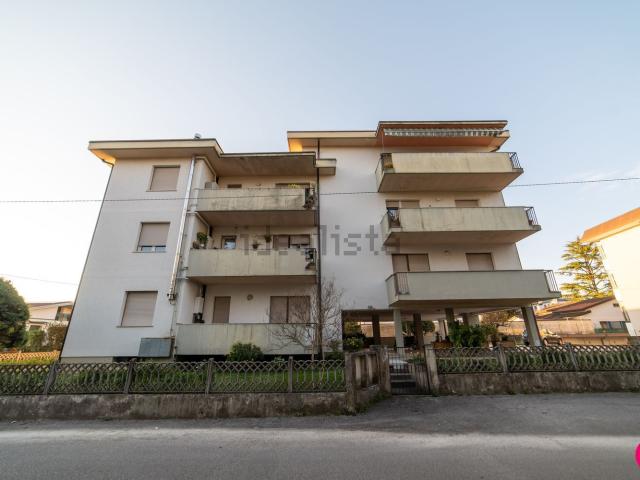 Appartamento in vendita di 100 m² in Via Edoardo Bassini