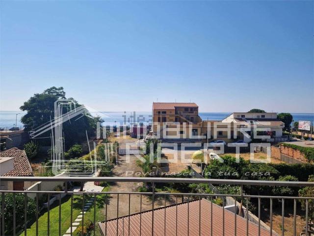 Appartamento in vendita di 100 m² in Via F. Crispi, 22