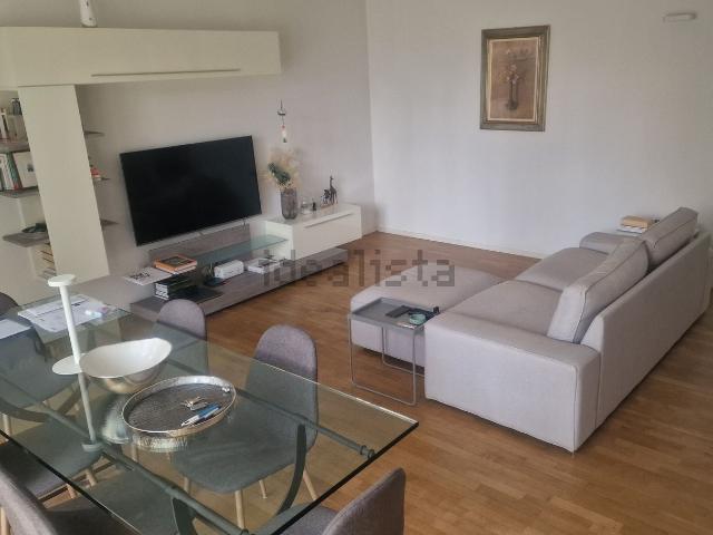 Appartamento in vendita di 100 m² in Via F. Fellini