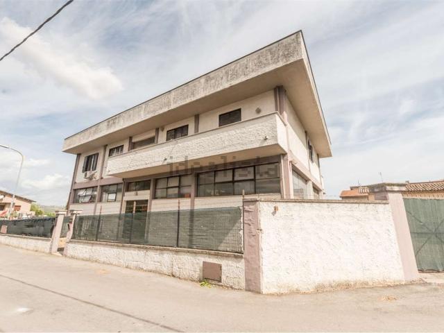 Appartamento in vendita di 100 m² in Via Fiume Tavo