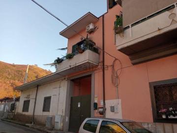 Appartamento in vendita di 100 m² in Via Fiano