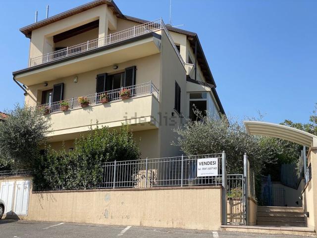 Appartamento in vendita di 100 m² in Via Fienile, 5