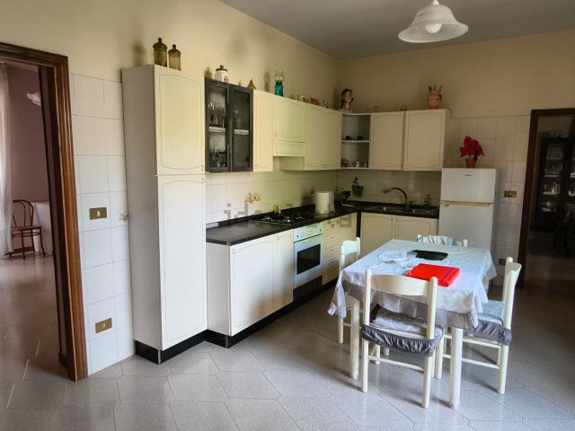 Appartamento in vendita di 100 m² in Via Filippo Bonavitacola, 32