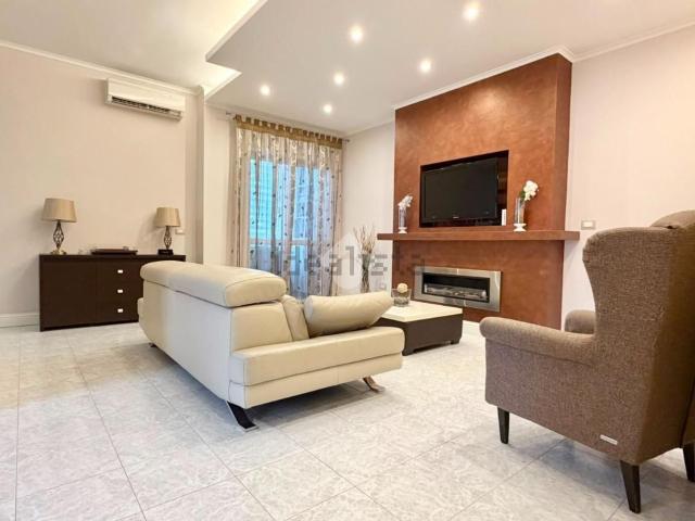 Appartamento in vendita di 100 m² in Via Flavio Gioia, 10