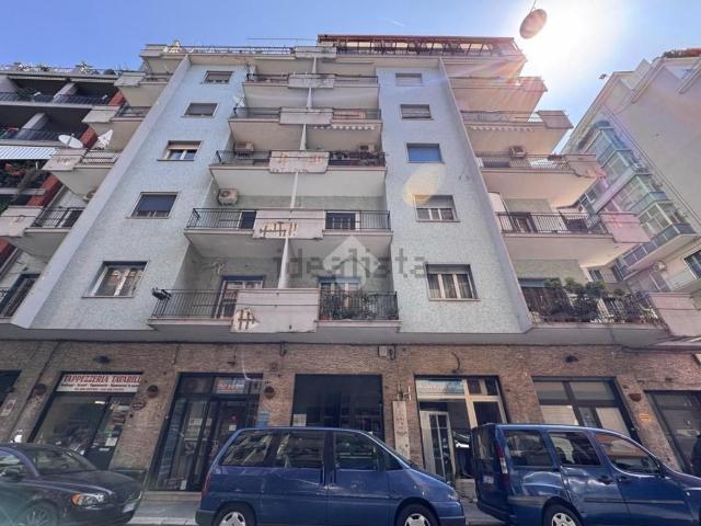 Appartamento in vendita di 100 m² in Via Francesco Lattanzio, 36