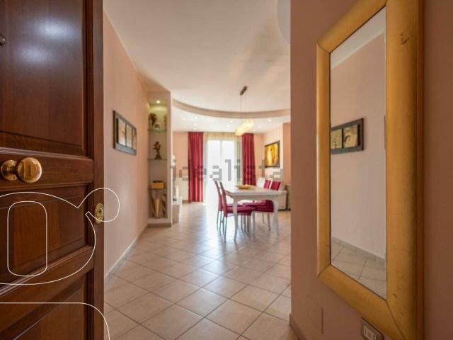 Appartamento in vendita di 100 m² in Via Fratelli Rosati, 1