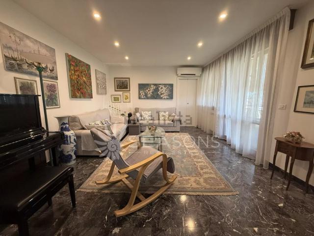 Appartamento in vendita di 100 m² in Via Ippolito Nievo, 7