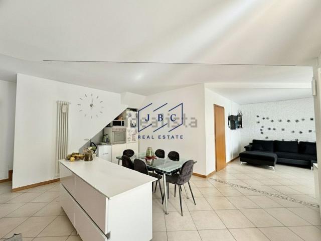 Appartamento in vendita di 100 m² in Via Olanda, 19